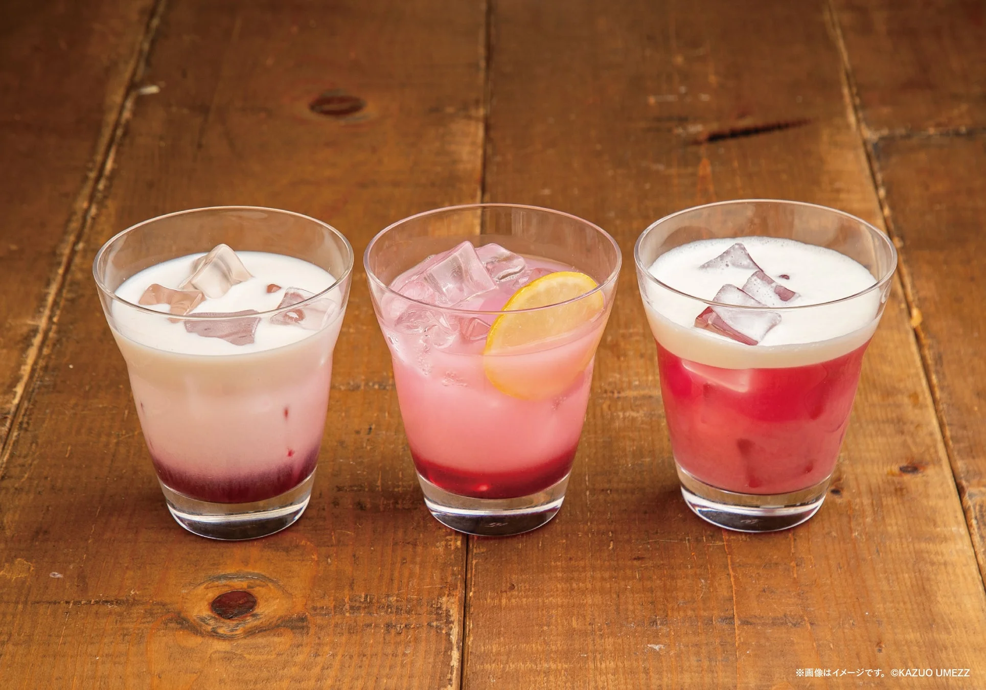 赤いラテ/赤いソーダ/赤い甘酒