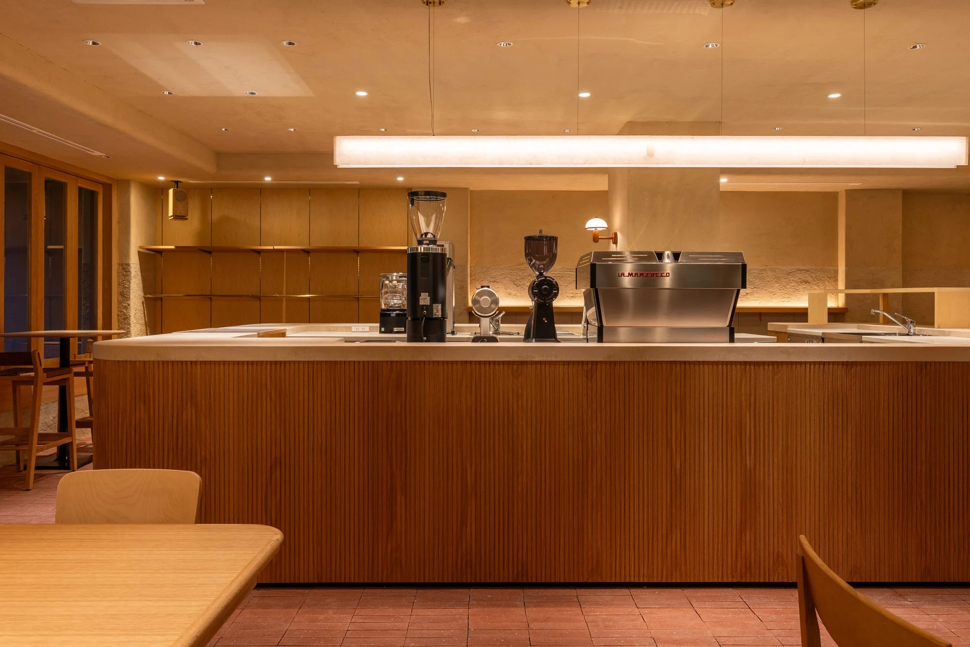 コーヒーマシンがあるカウンター