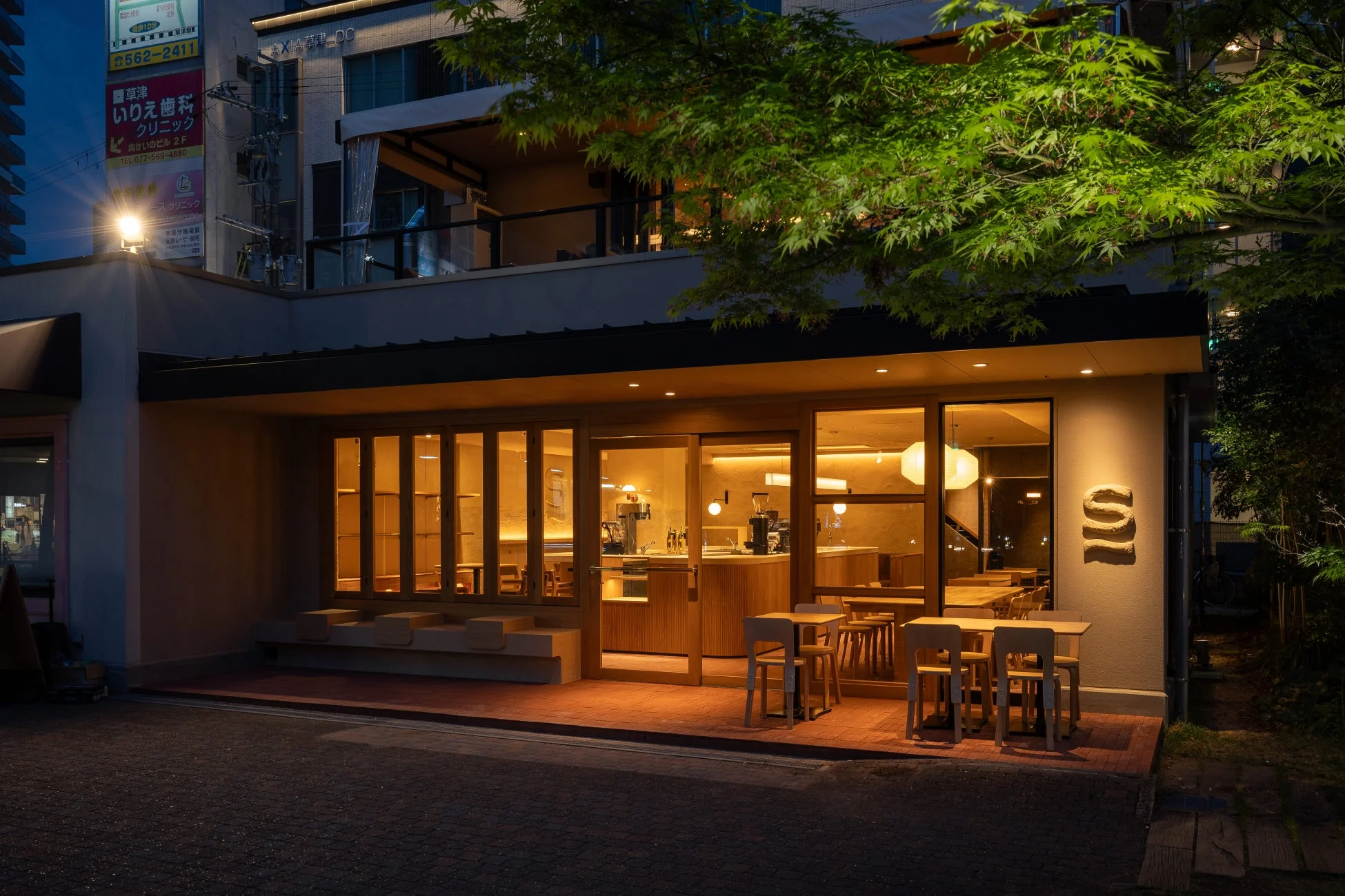 scenes cafe & wine 夜の外観