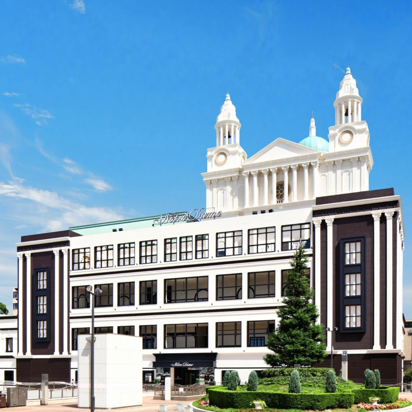 UNPASS CAFEが併設されるノートルダム下関