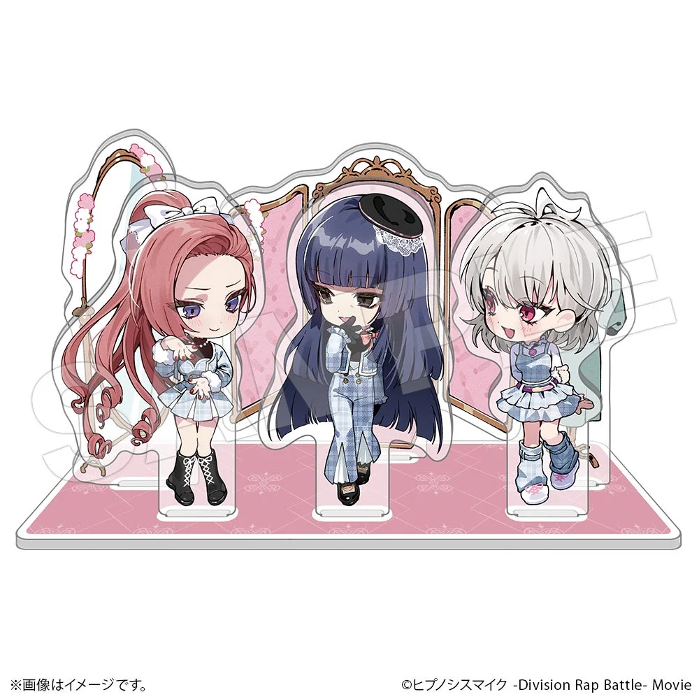 『ヒプノシスマイク』のデフォルメされた女性キャラクター3体のアクリルスタンド