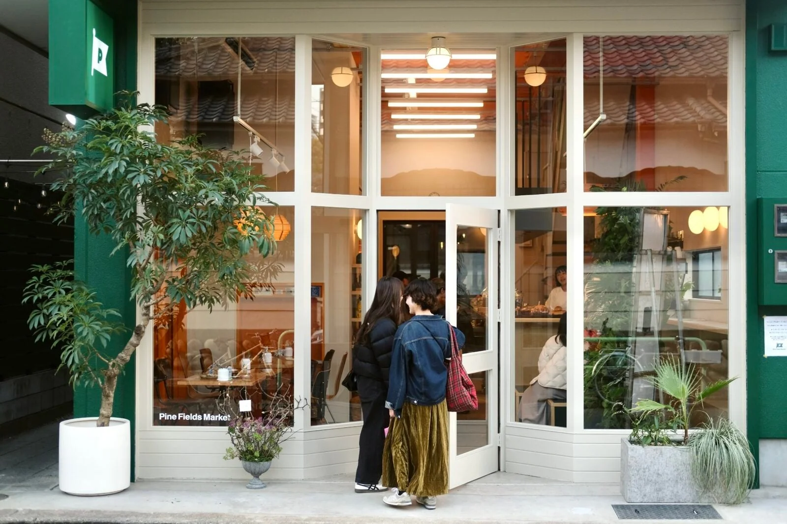 Pine Fields Marketの店先