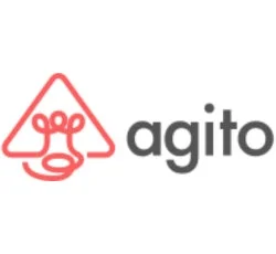 「agito」という文字と、赤い三角形の枠の中に電球のような図形が描かれたロゴマーク