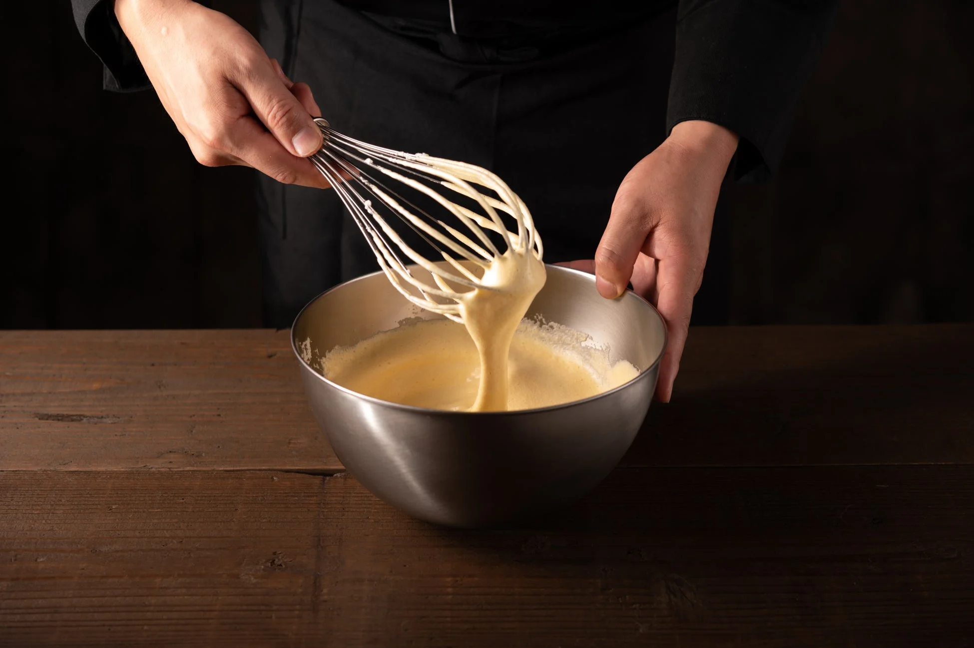 生地を混ぜる様子