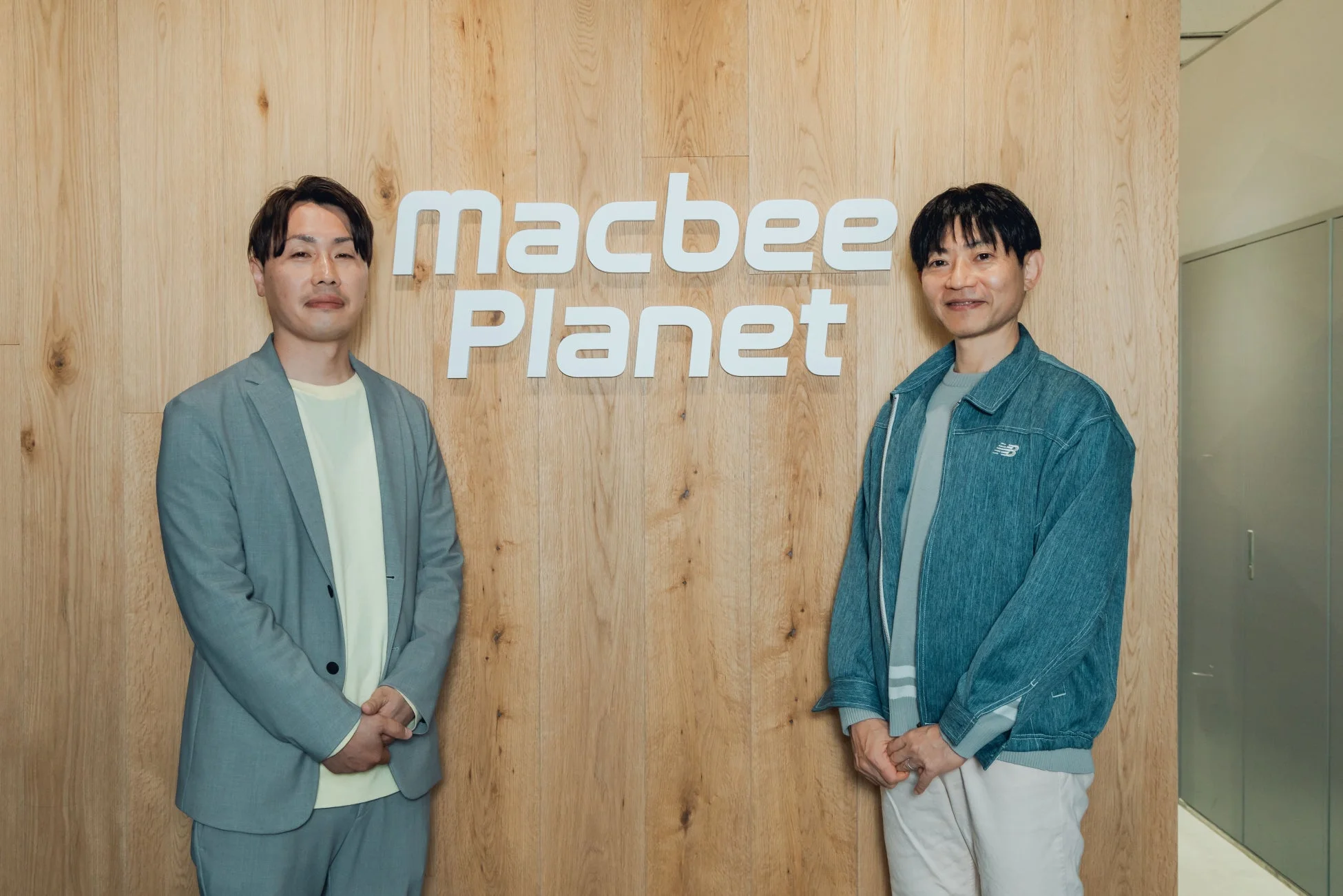 Macbee Planetの藤原氏とパーソルテンプスタッフの友澤氏の対談写真