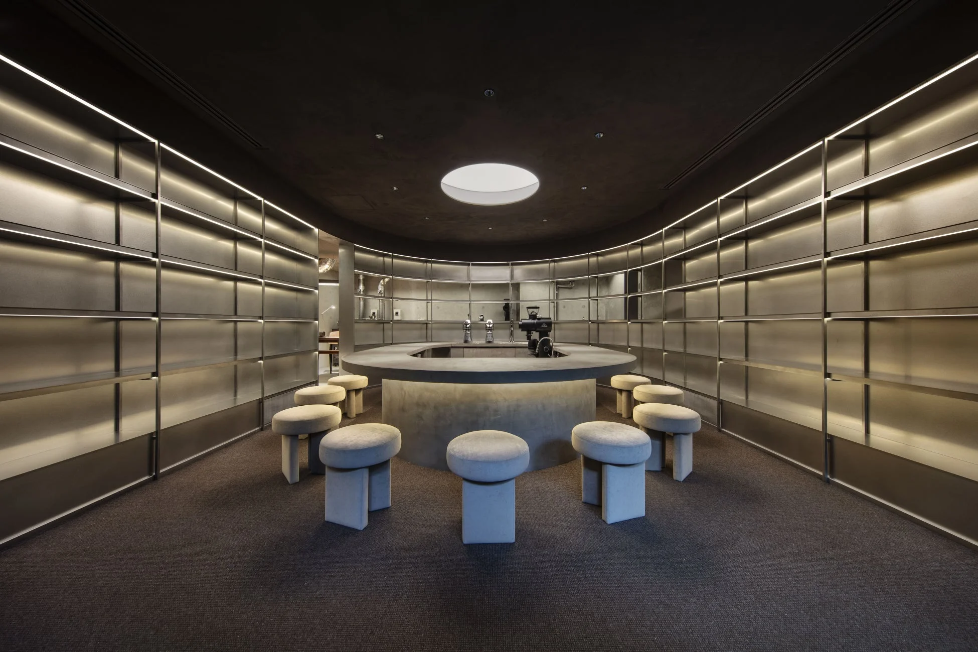 モダンな円形カウンター