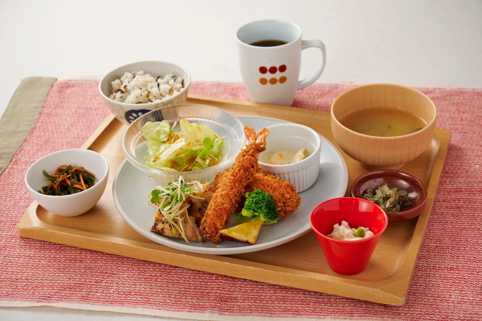 エビフライと焼き魚定食