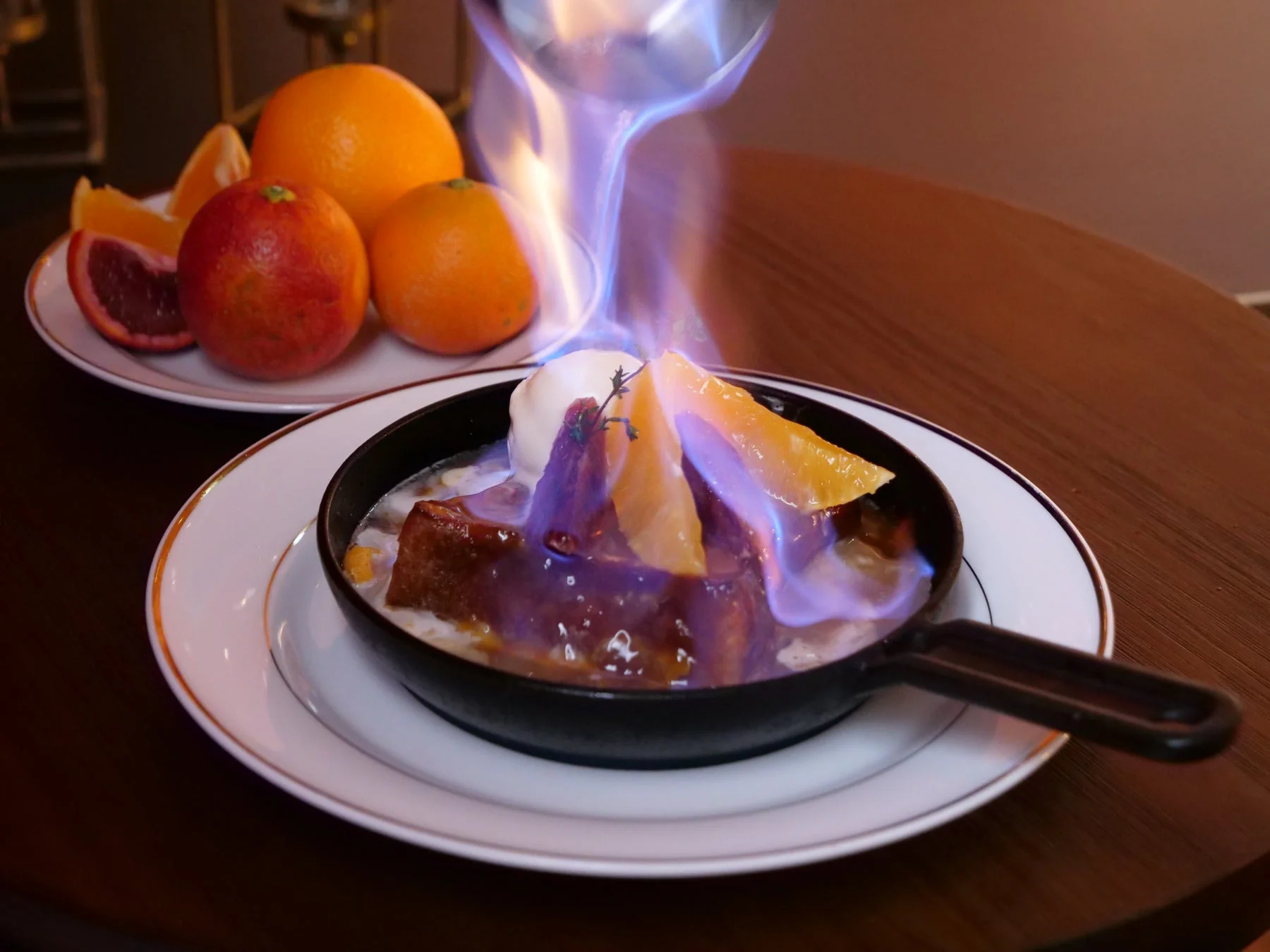 フランベされるフレンチシェゼット・オランジュ