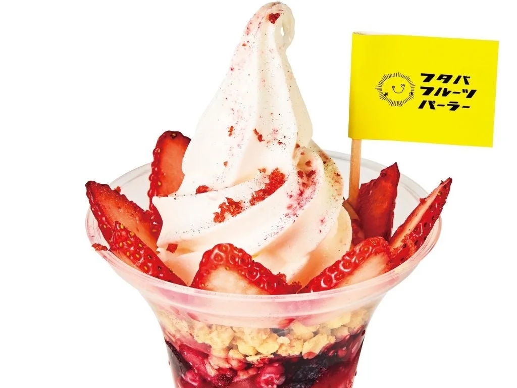 フタバフルーツパーラーのいちごパフェ