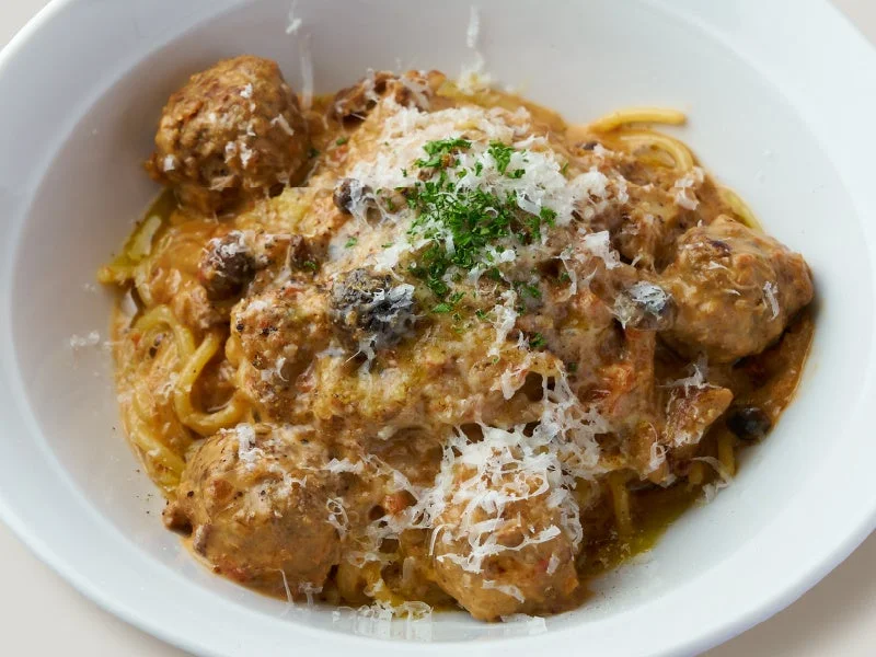 ポルチーニ香る濃厚クリームミートソース×豪州穀物牛100%ミートボール