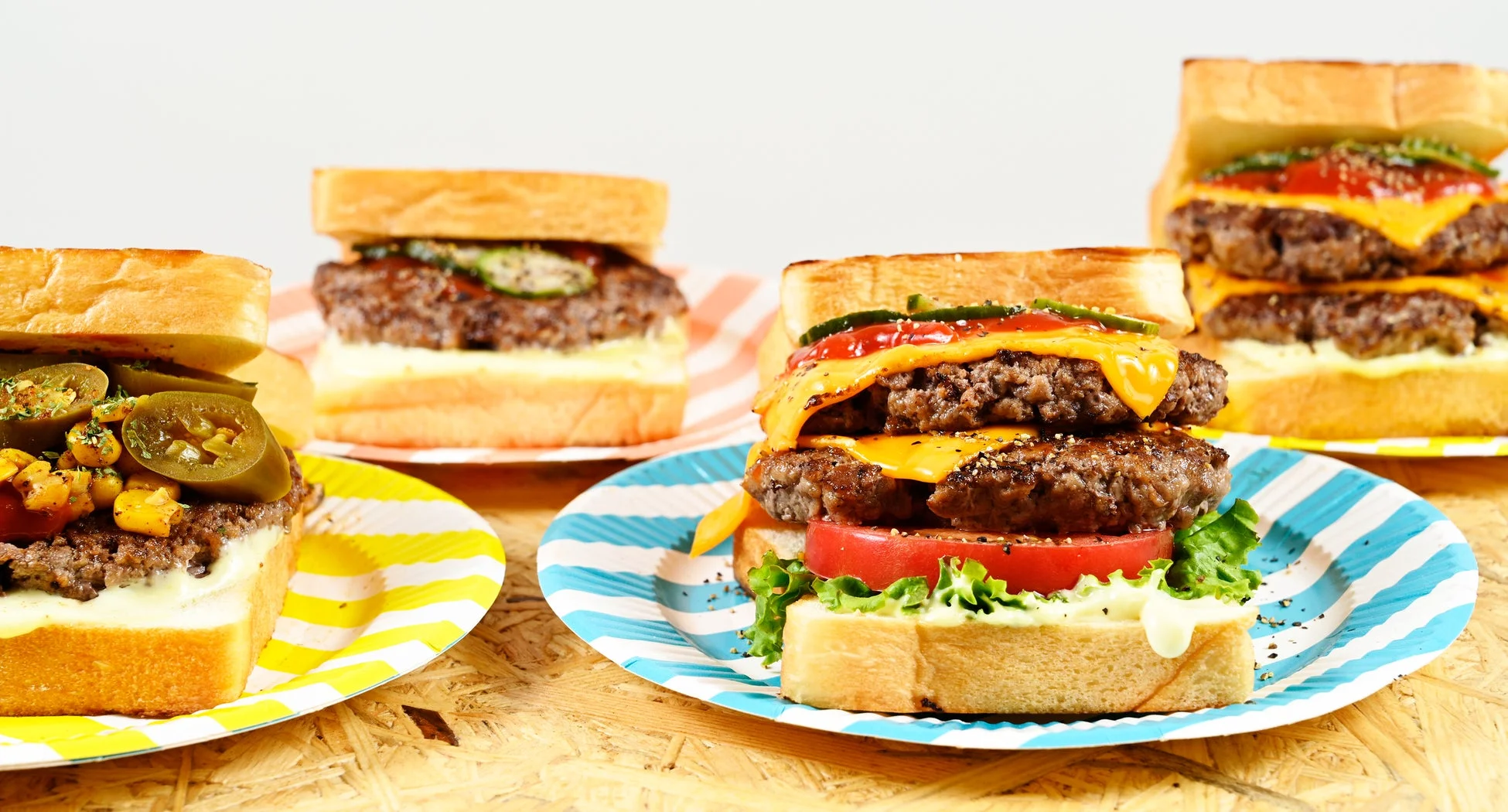 食パンを使った様々なハンバーガー