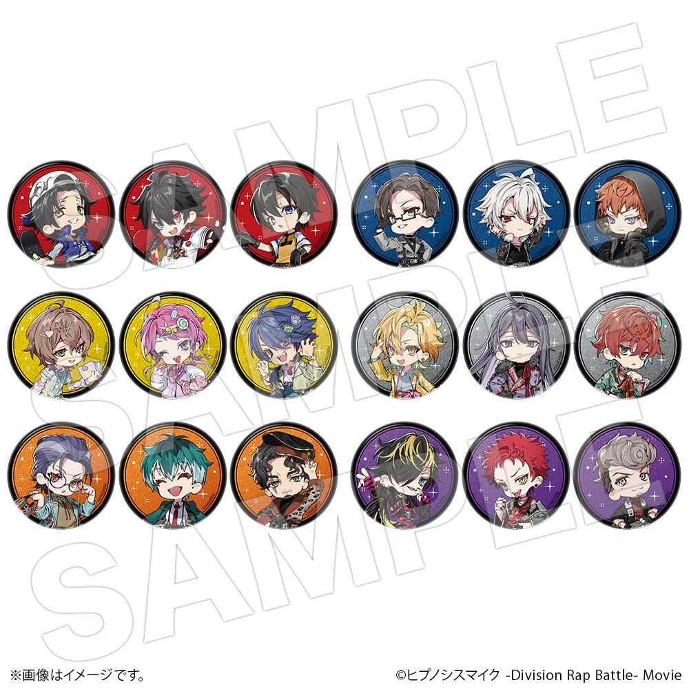 『ヒプノシスマイク -Division Rap Battle- Movie』に登場する男性キャラクターたちがデフォルメされた缶バッジ