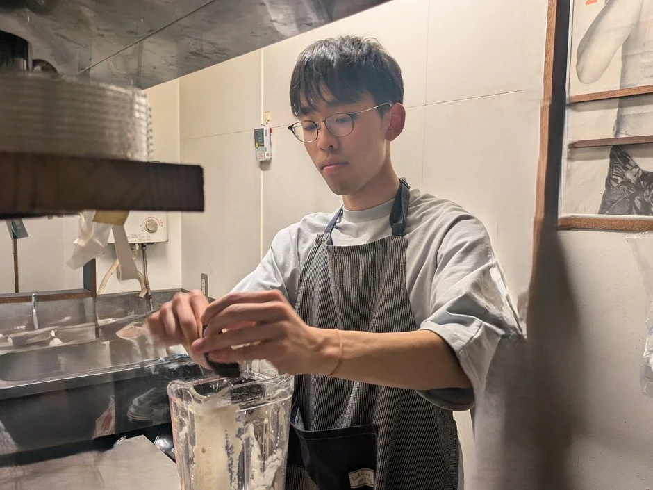 調理中の店主