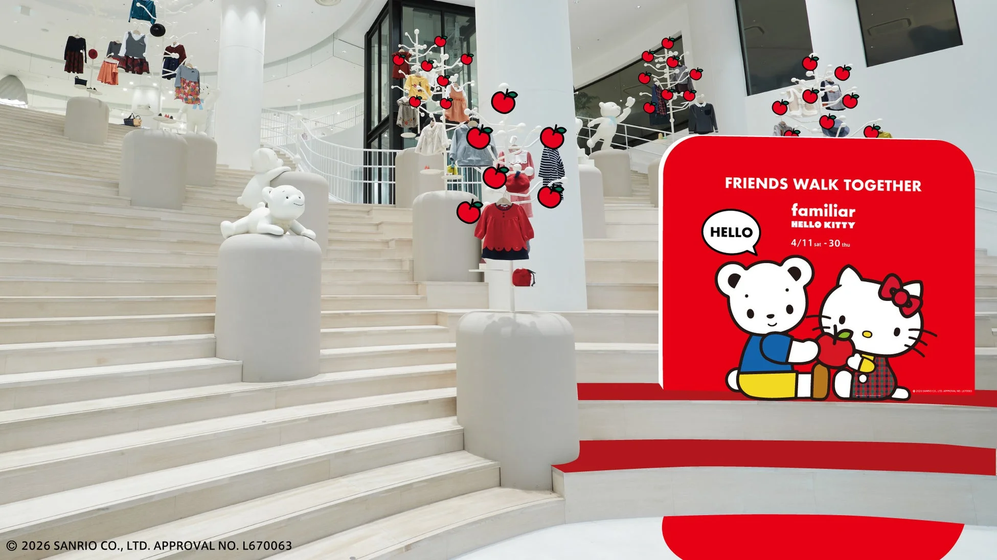 ファミリアとハローキティのコラボレーションイベントの様子