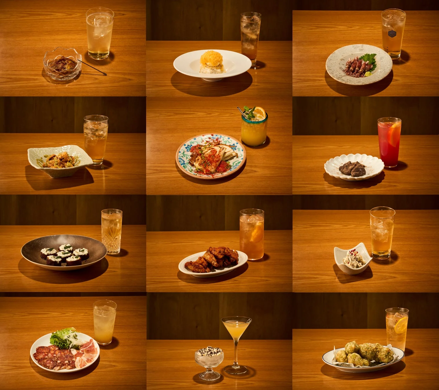 様々な料理と飲み物が並ぶテーブル