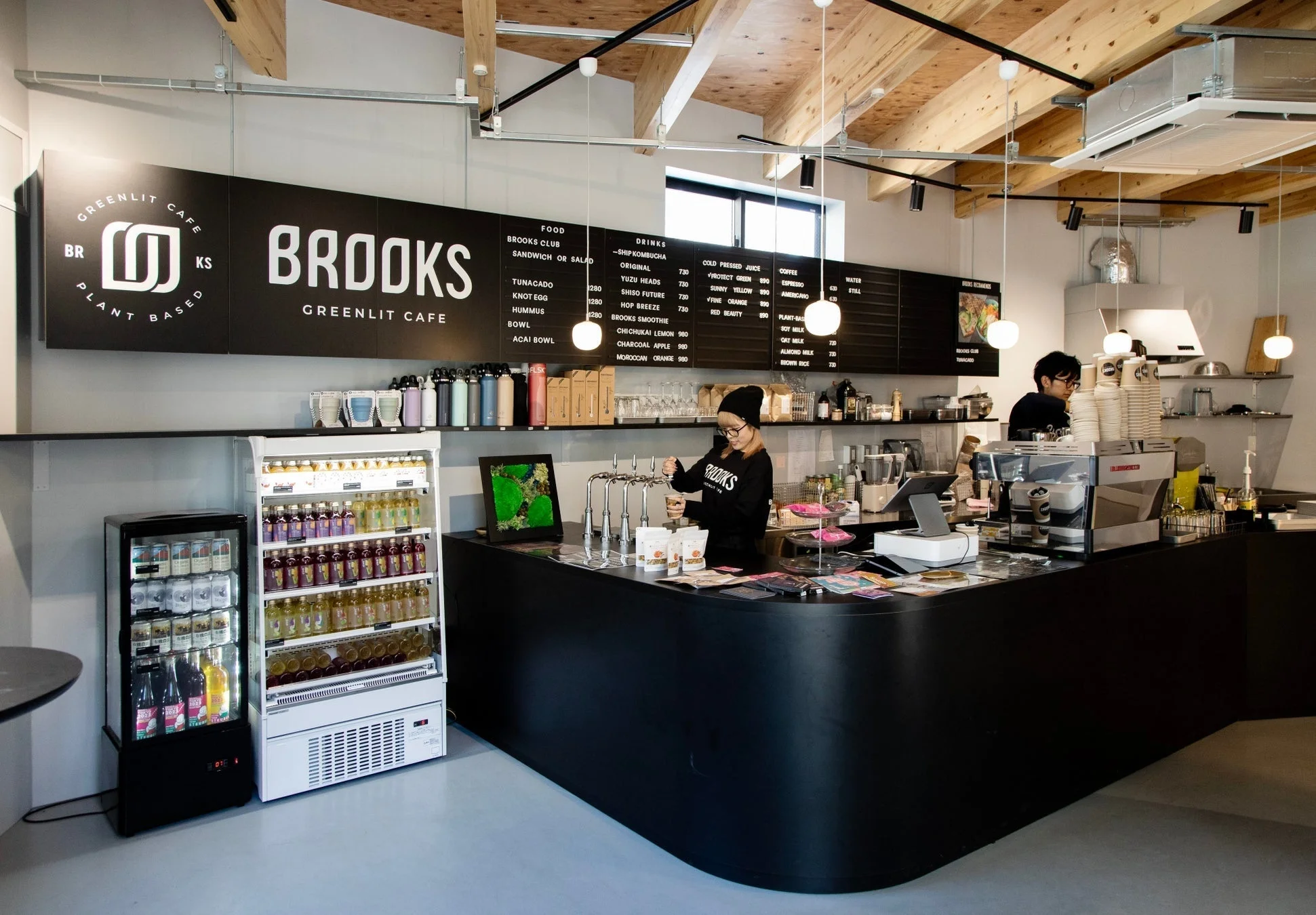 BROOKS GREENLIT CAFE 店内