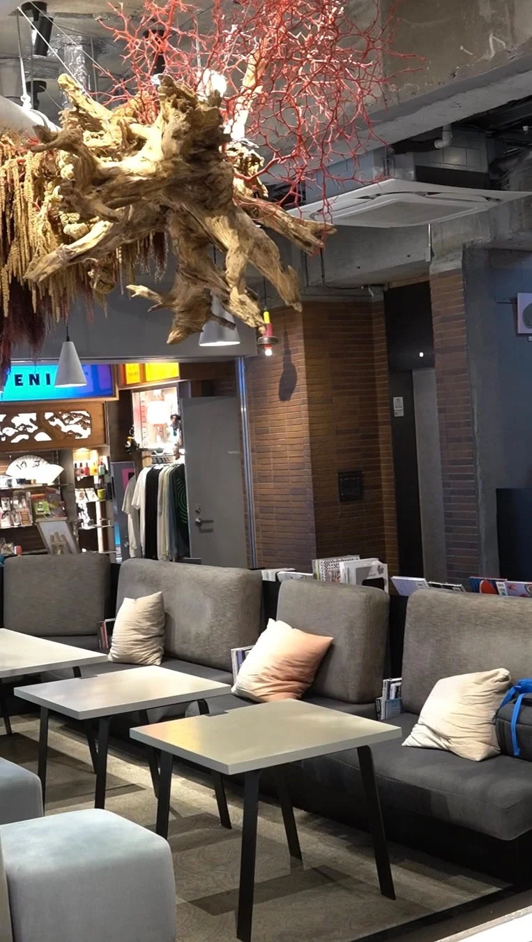 STAND_BnAの店内