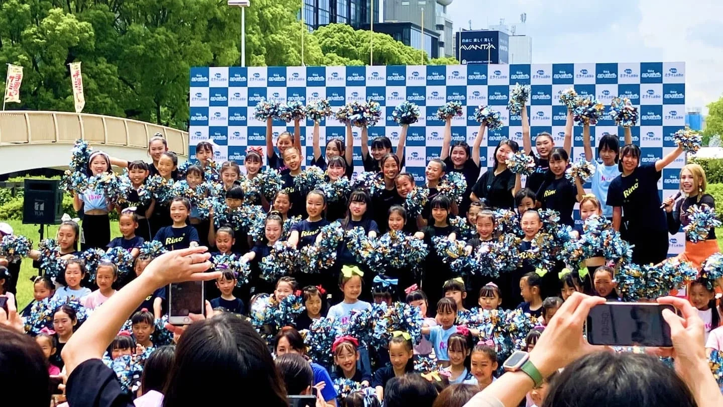 チアダンスチームの集合写真