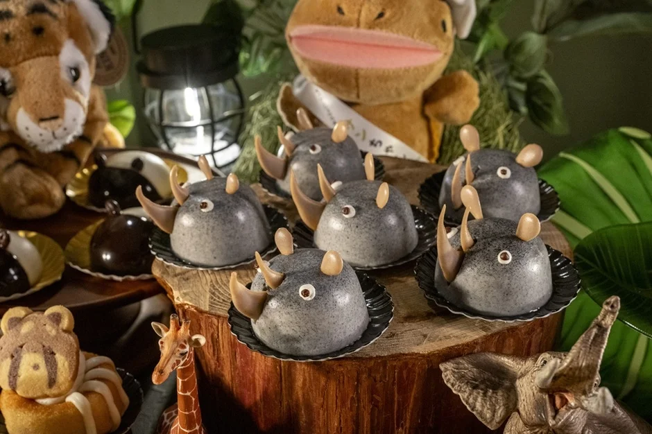 サイのケーキと動物たち