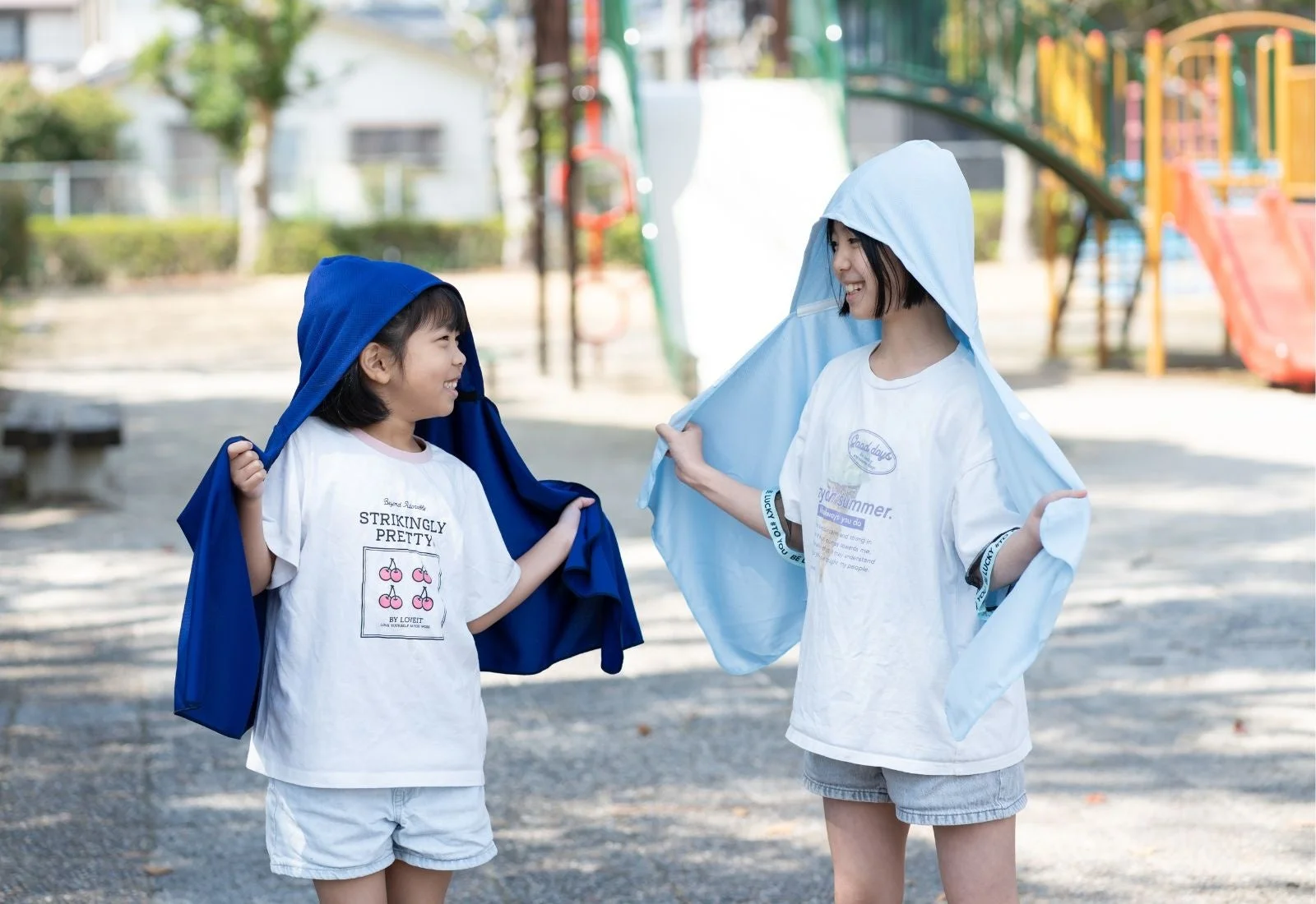 子供,女の子,姉妹,友達,公園,笑顔,夏,日焼け対策