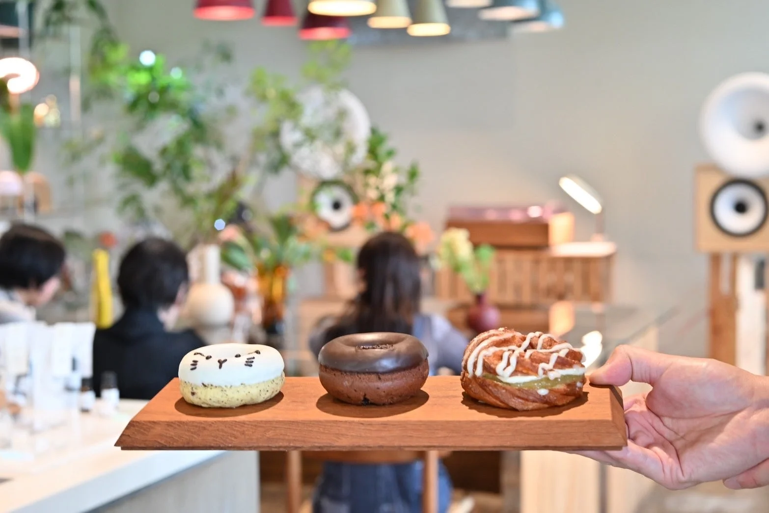 猫の顔がデザインされたドーナツやチョコレートドーナツ