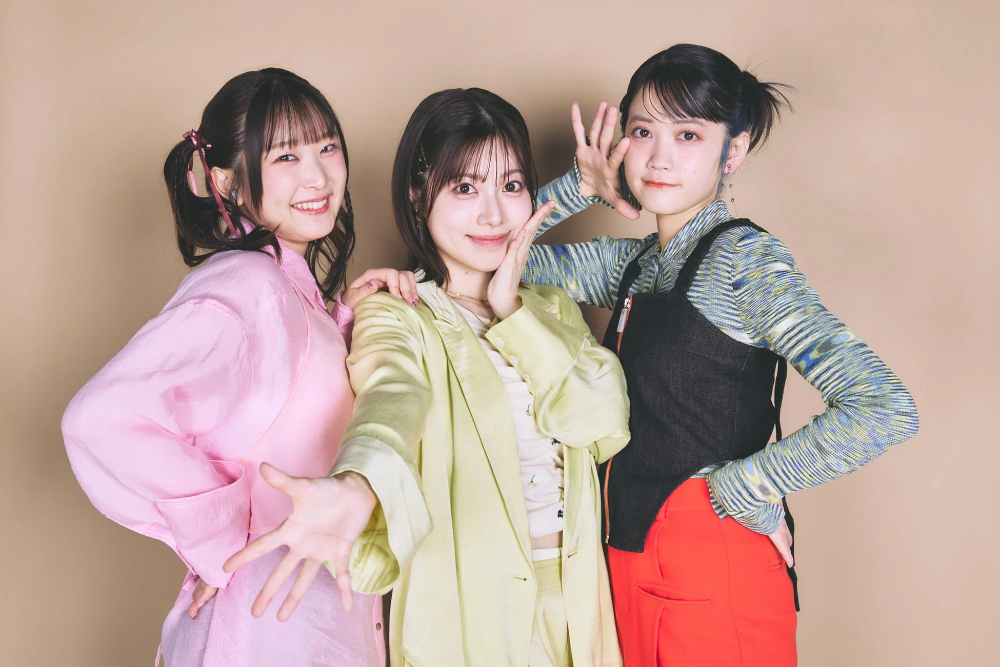 若い女性3人組