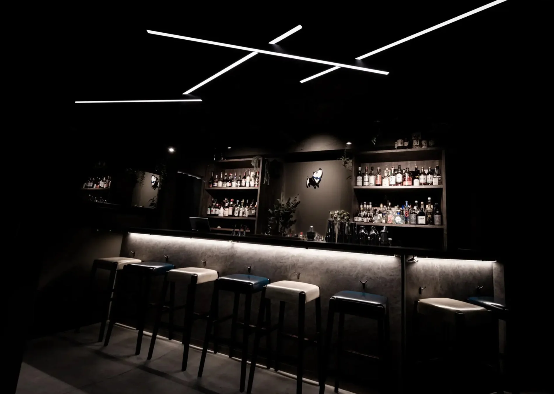 Japanese Gin Bar THE HISAKA Modern Bar