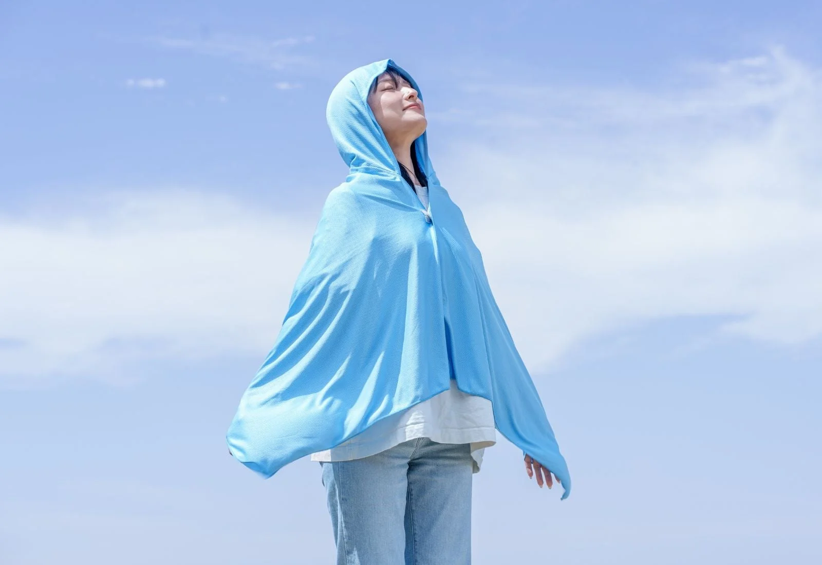 女性,日よけ,ポンチョ,ケープ,青空,夏,ファッション,リラックス