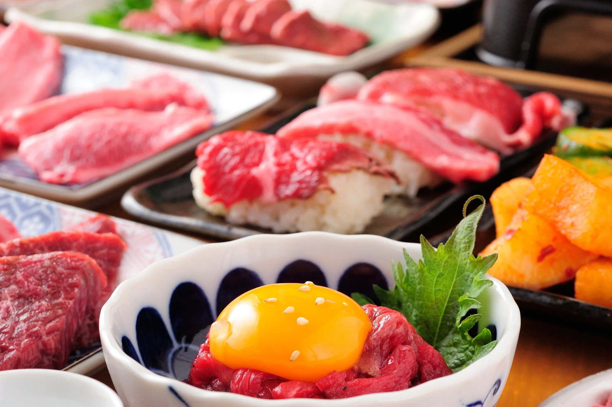 生肉料理の盛り合わせ