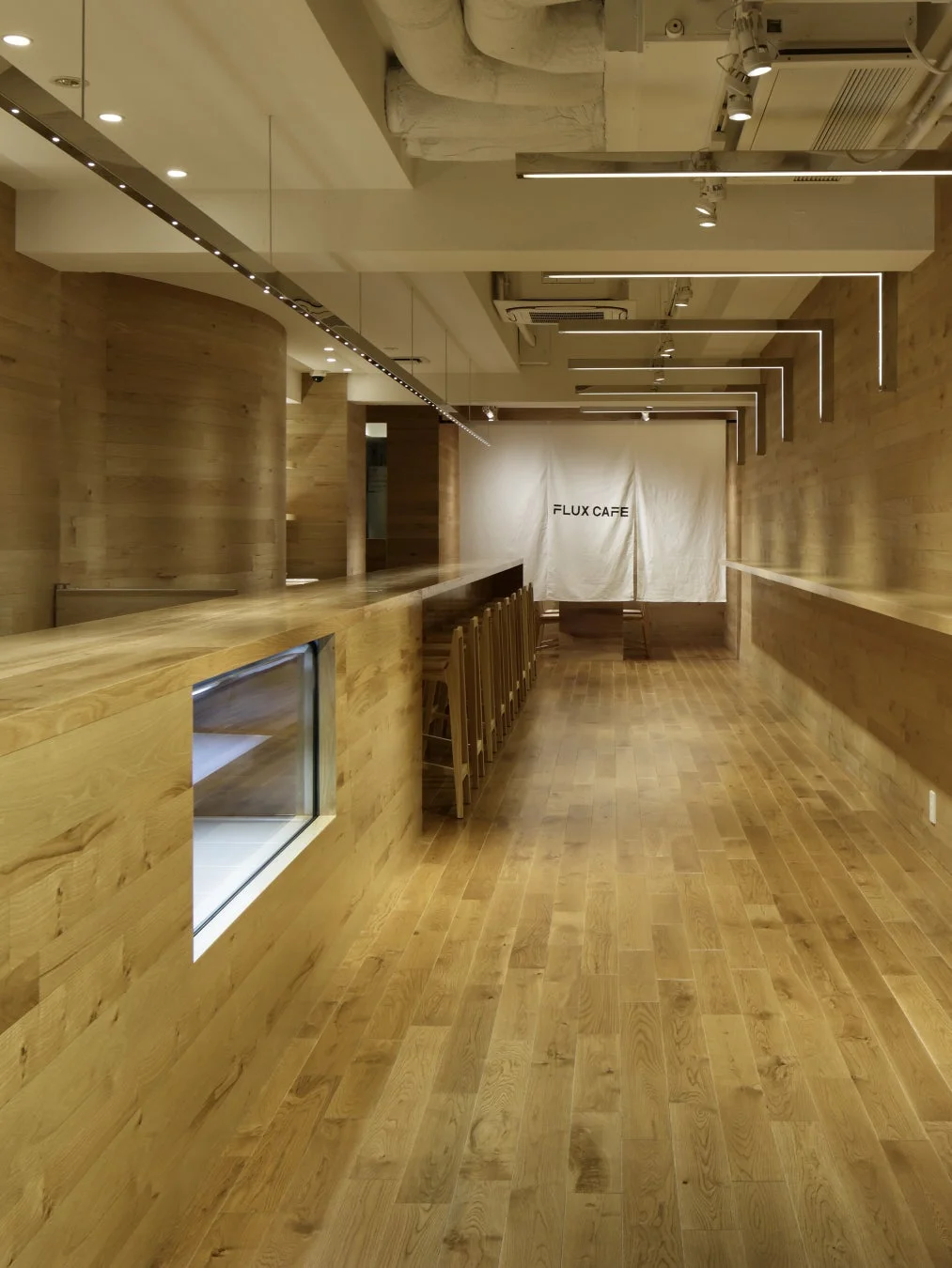 FLUX CAFEの店内
