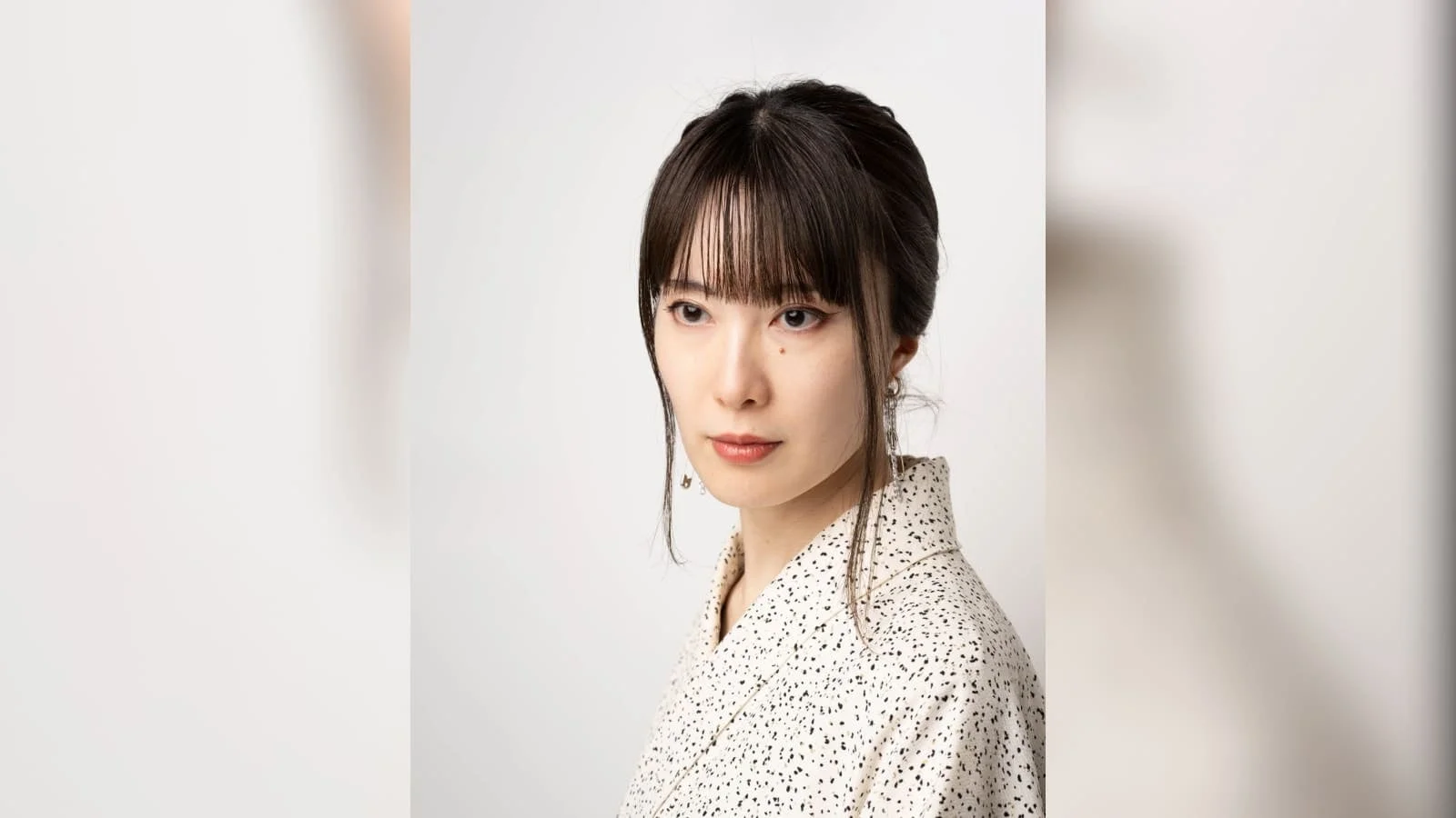 書道家 里保さんの写真