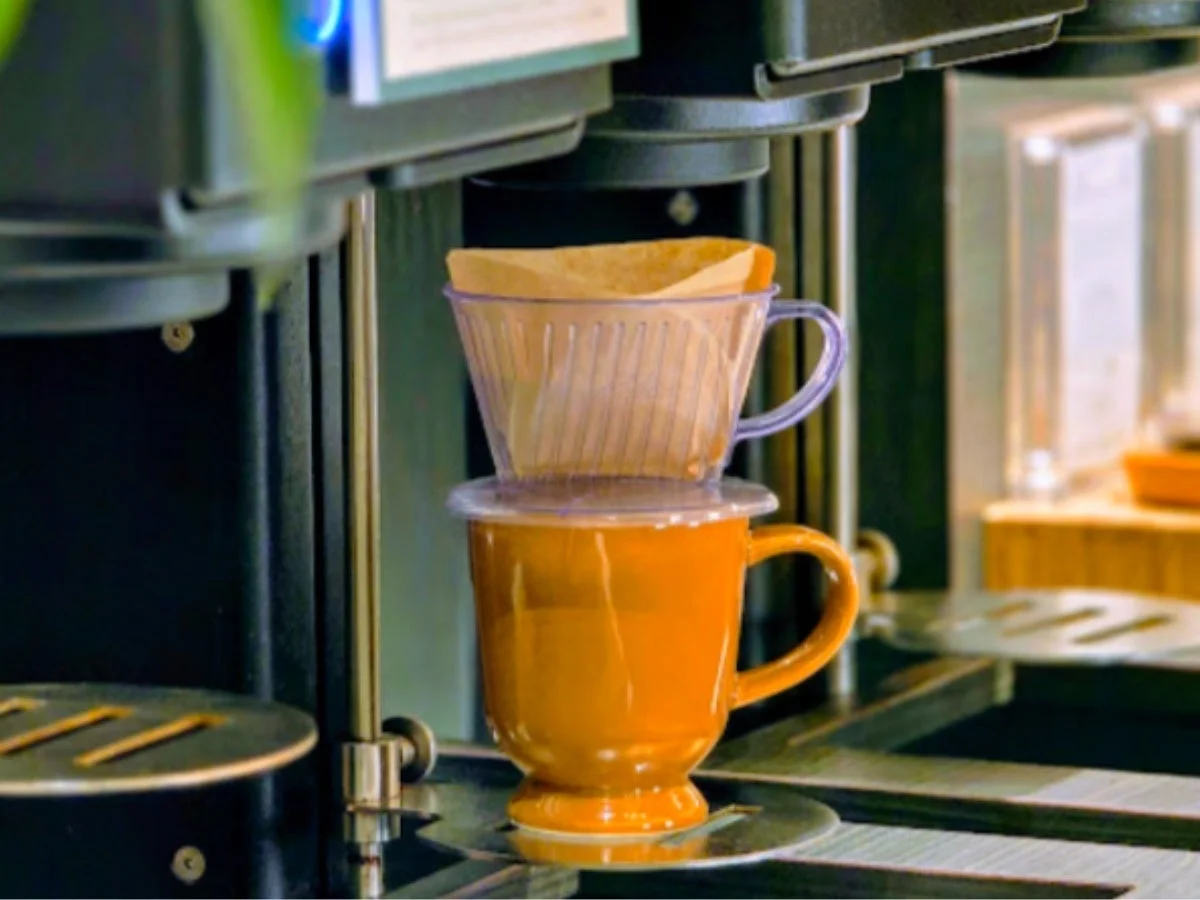 ドリップコーヒーを淹れる様子
