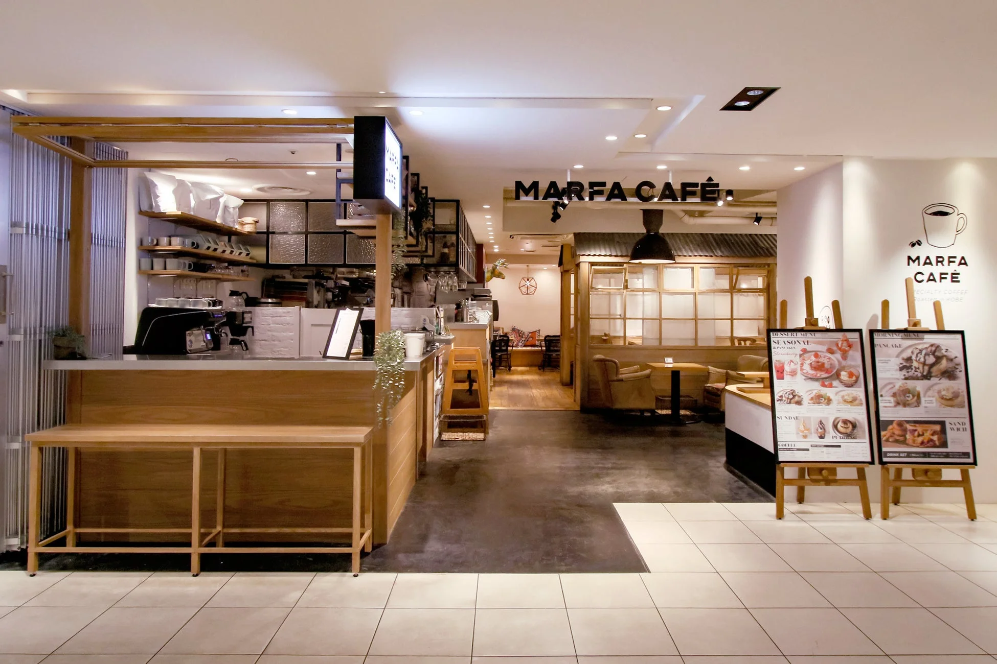 MARFA CAFEの店内風景1