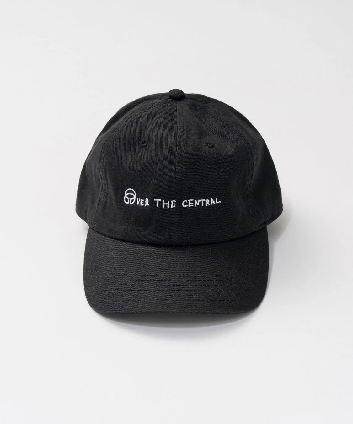 OVER THE CENTRALのロゴ入りキャップ