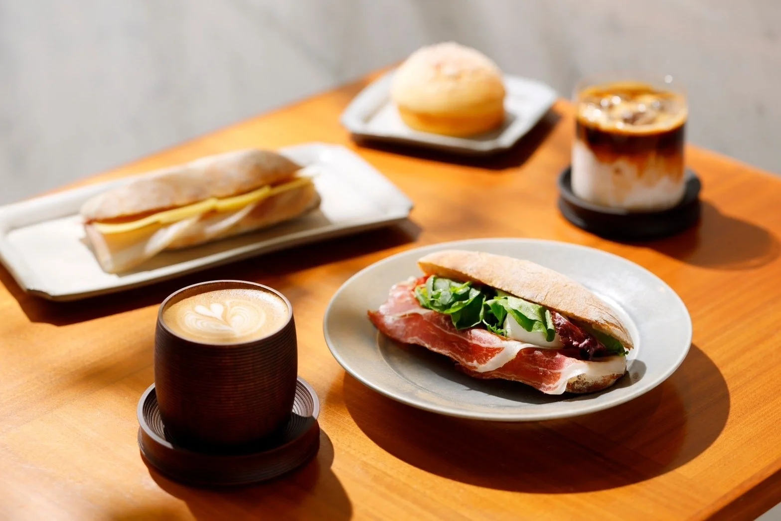 La RINA Cafeのバゲットサンドイッチとドリンク