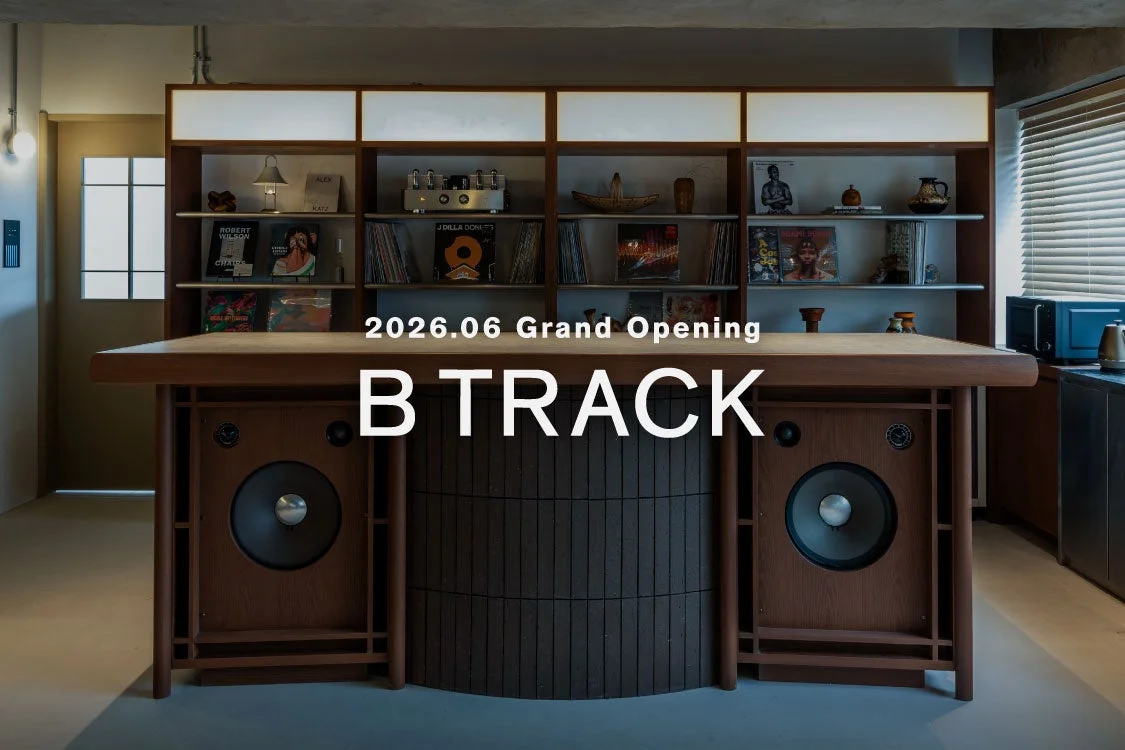 B TRACKのモダンなラウンジ