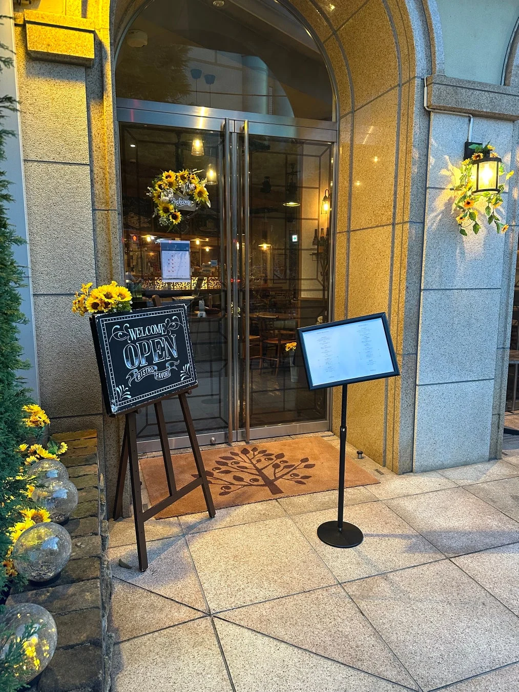 BISTRO FAVORI 代官山のエントランス