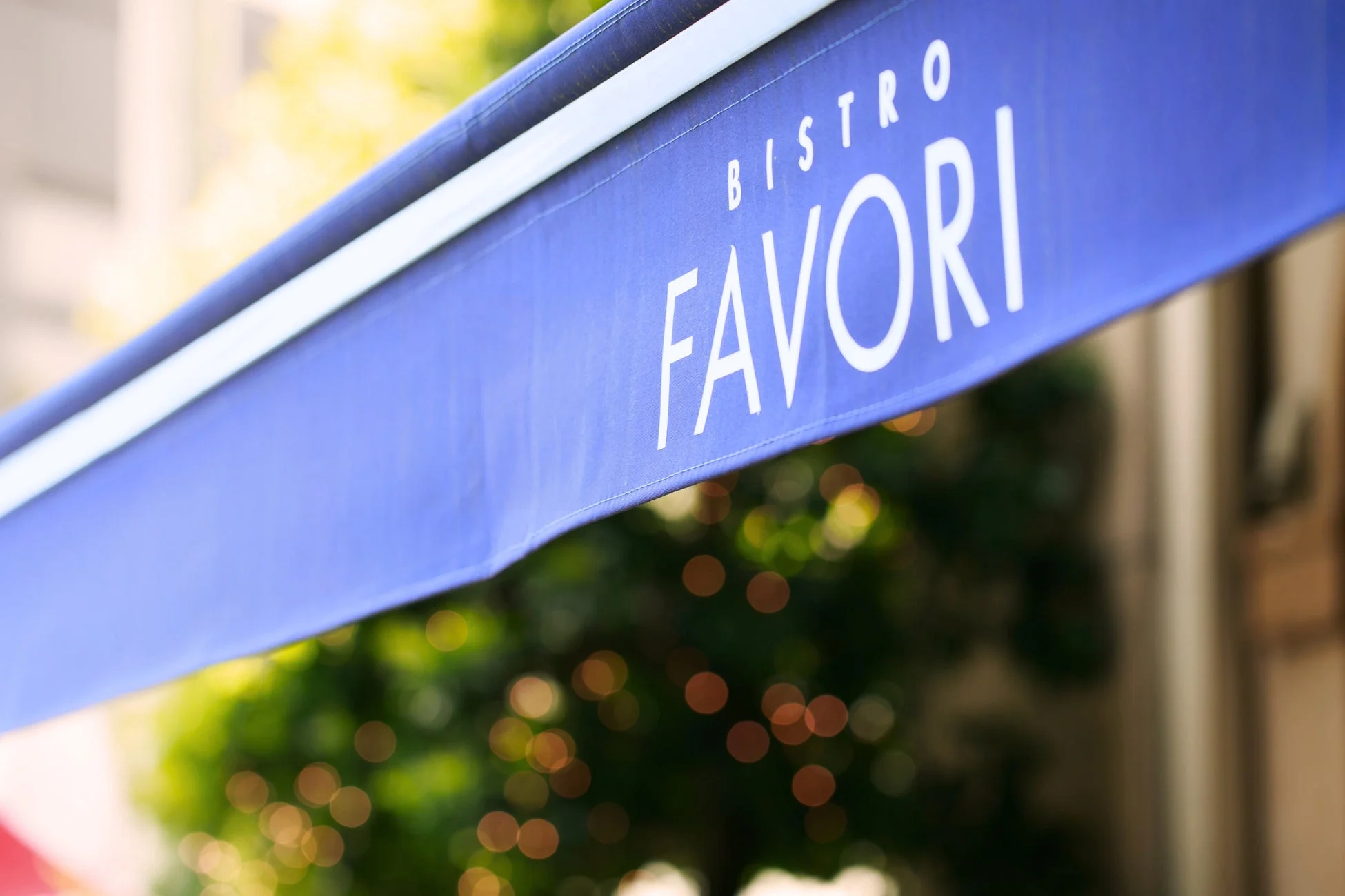 BISTRO FAVORI 代官山の看板