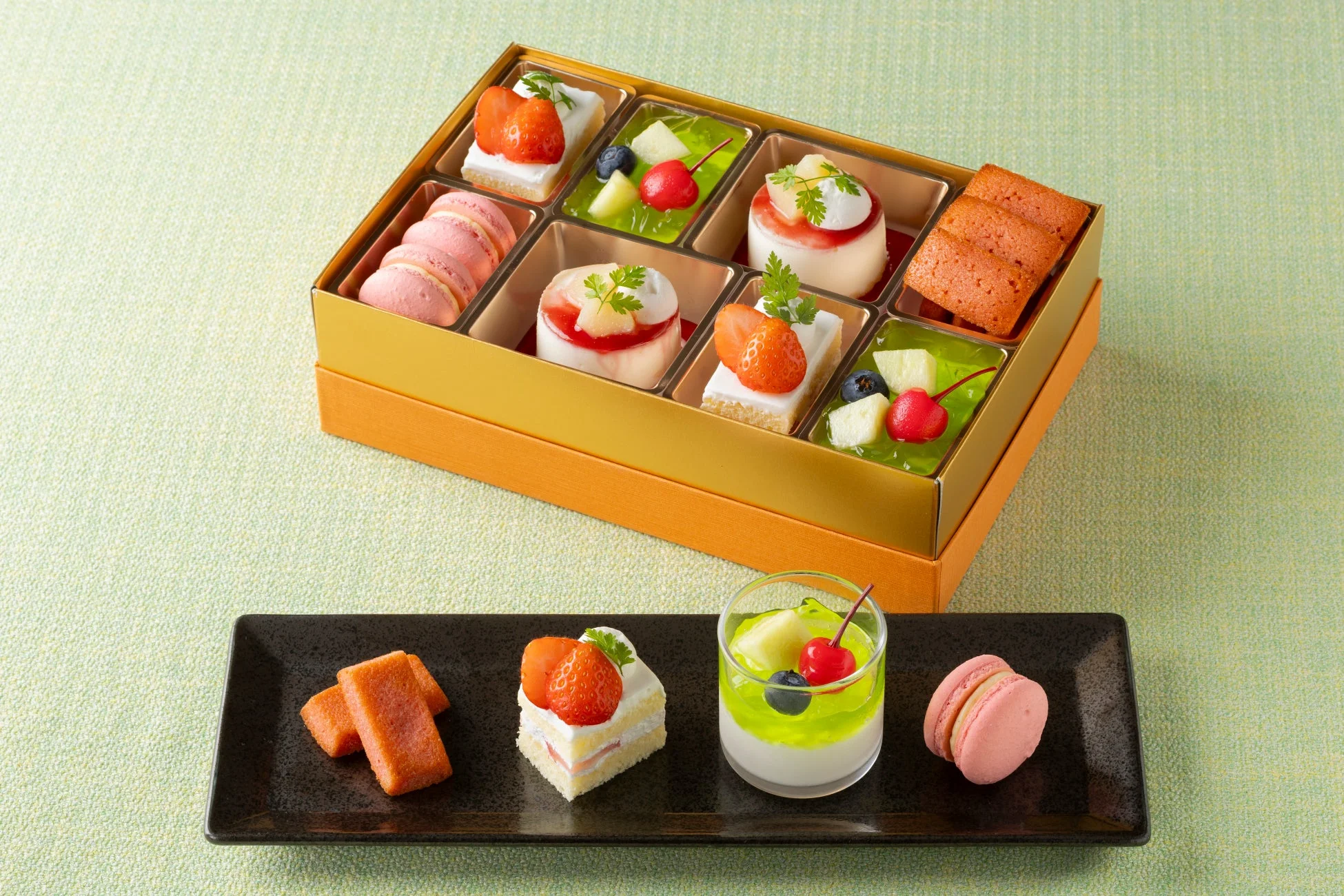 アフタヌーンティースイーツボックス