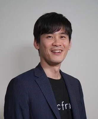 笑顔の男性
