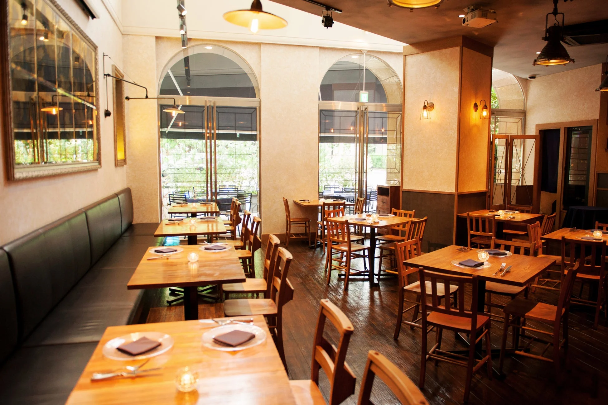 BISTRO FAVORI 代官山の店内