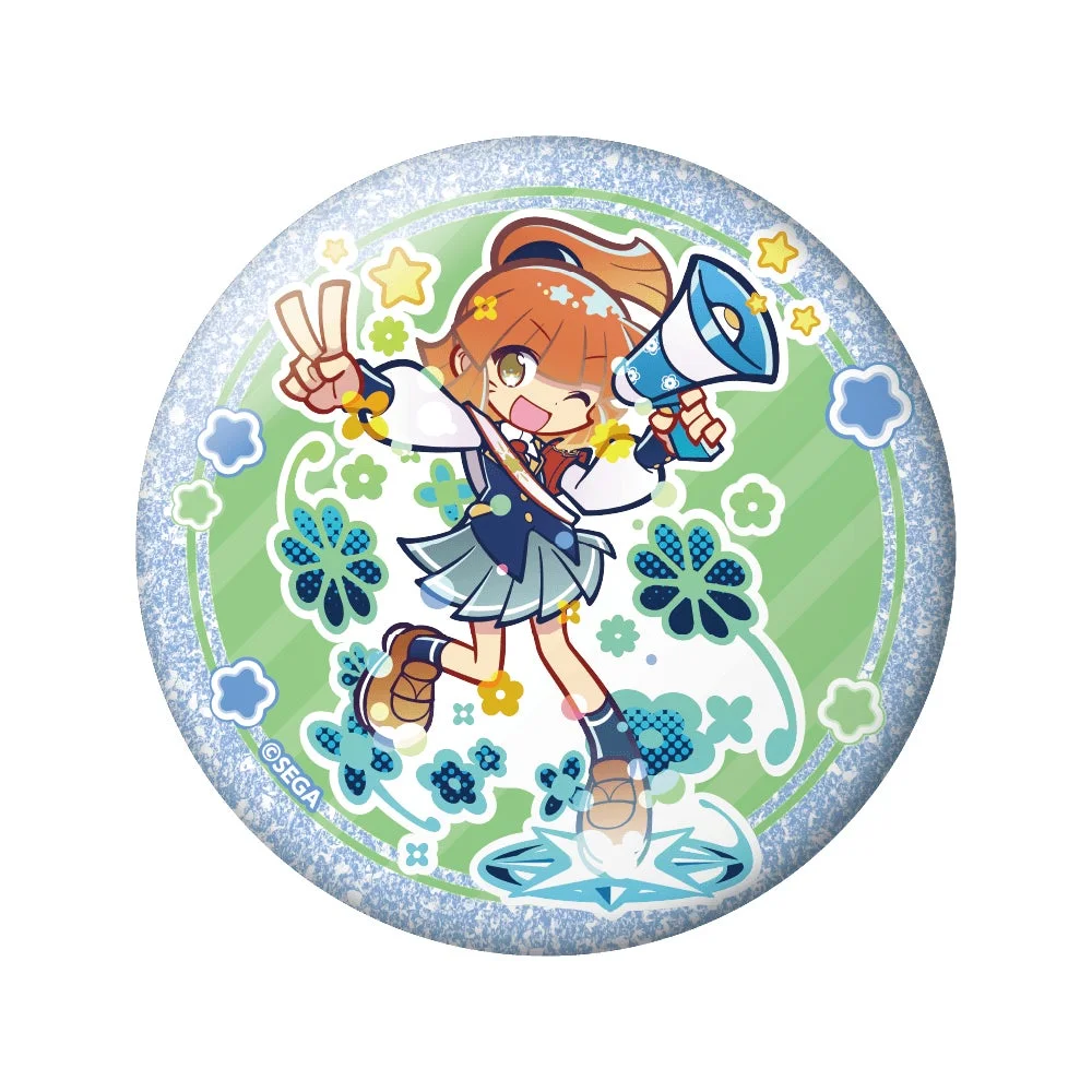 セガのキャラクター缶バッジ。オレンジ色の髪の少女が制服を着て、メガホンを持ちピースサインをしている元気なイラスト。
