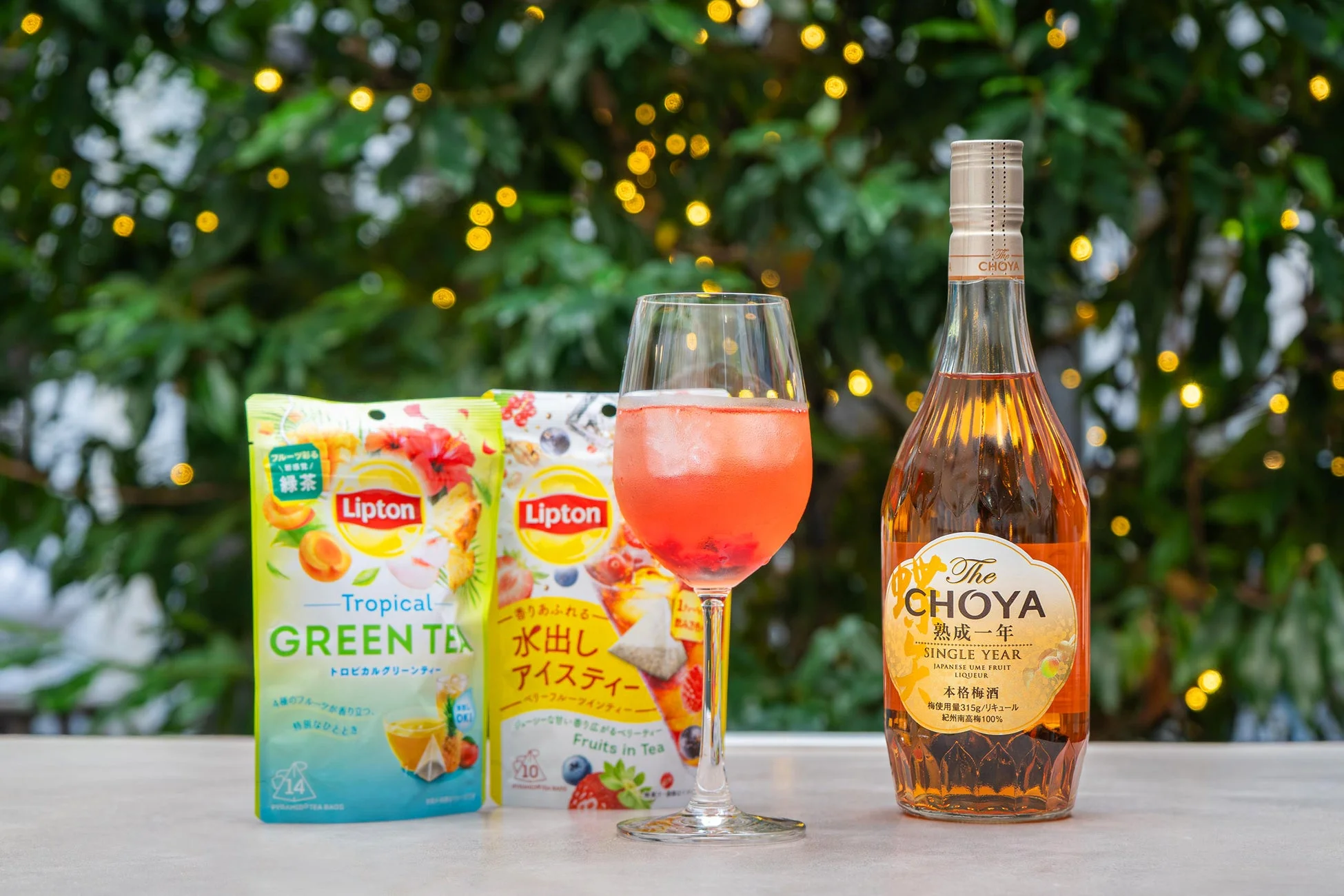 Lipton,リプトン,GREEN TEA,グリーンティー,水出しアイスティー,Fruits in Tea,フルーツティー,The CHOYA,チョーヤ,梅酒,Umeshu,リキュール,カクテル,ドリンク,飲料,お酒,パーティー,テーブル,背景ボケ,ライトアップ
