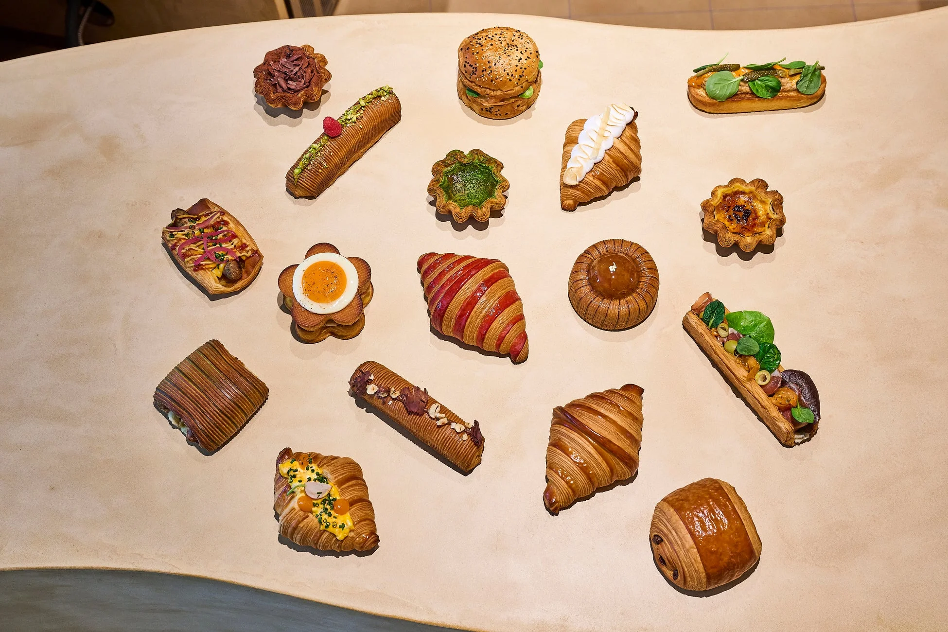 甘いものからセイボリーまで多種多様なペストリーと焼き菓子