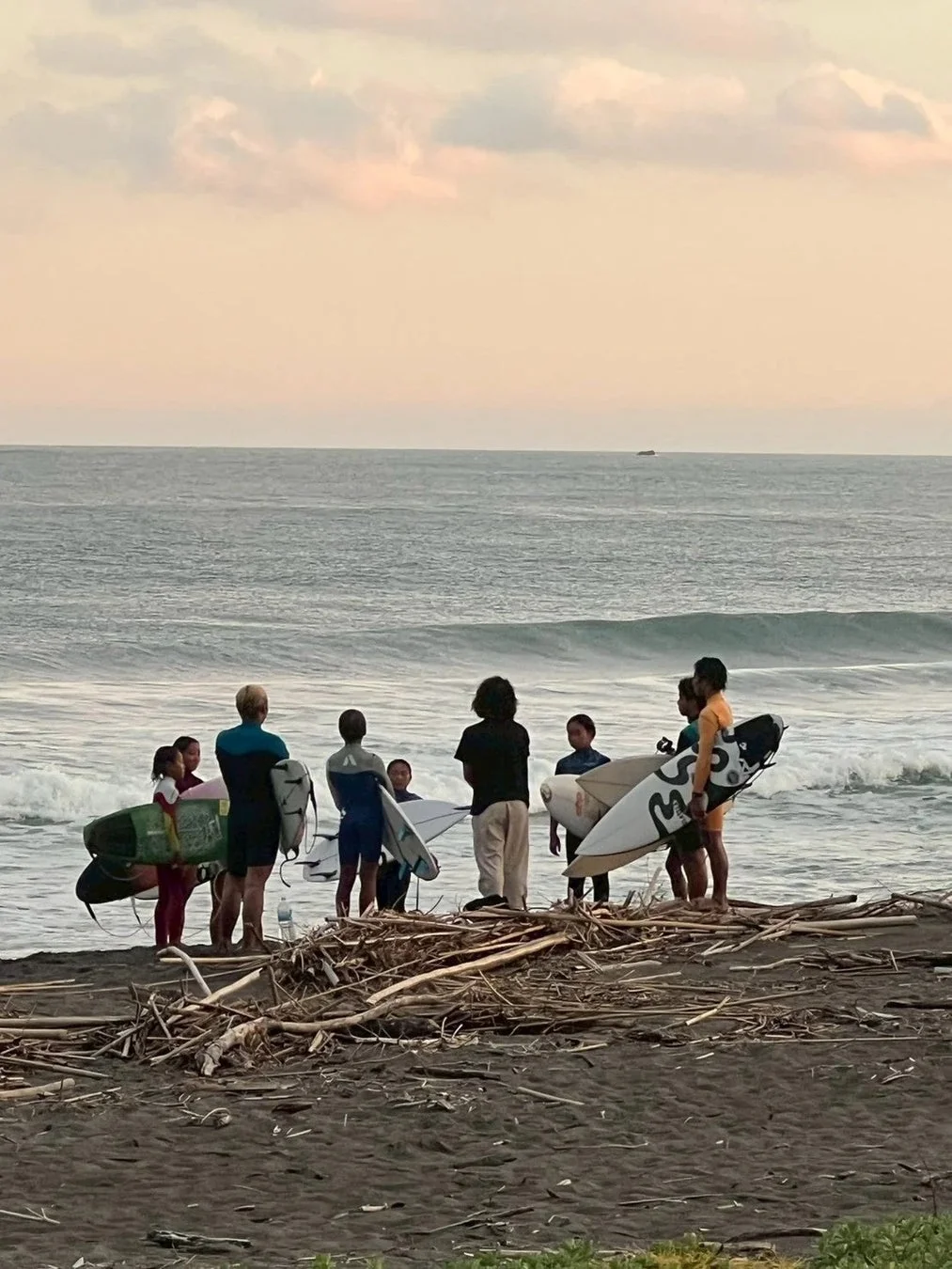 サーフィン、ビーチの風景