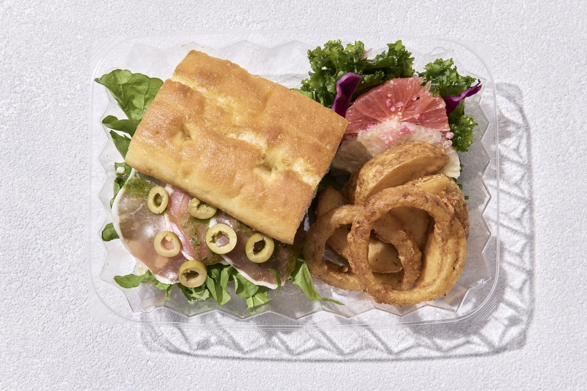 フォカッチャサンドとデリのセット