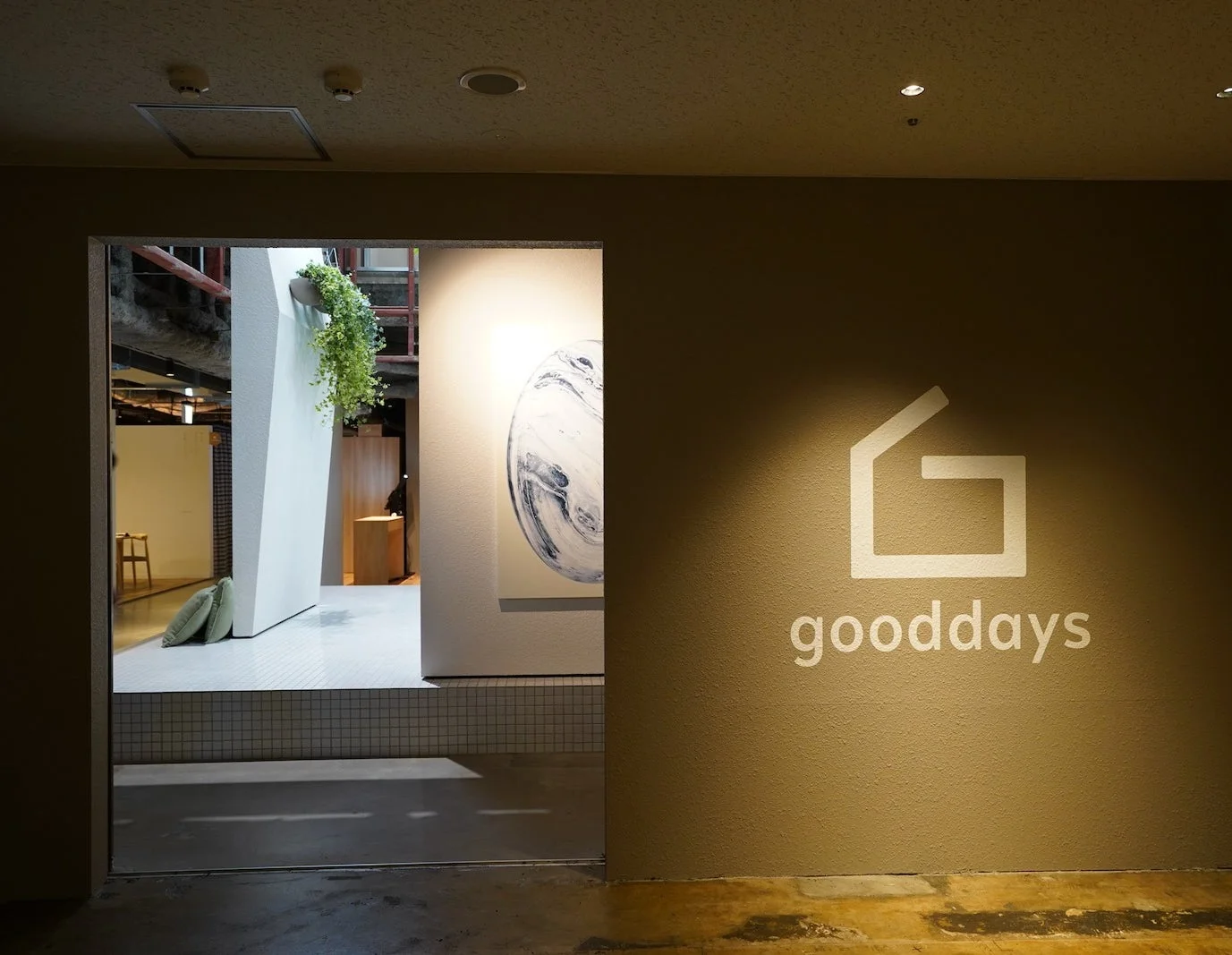 gooddaysロゴとエントランス