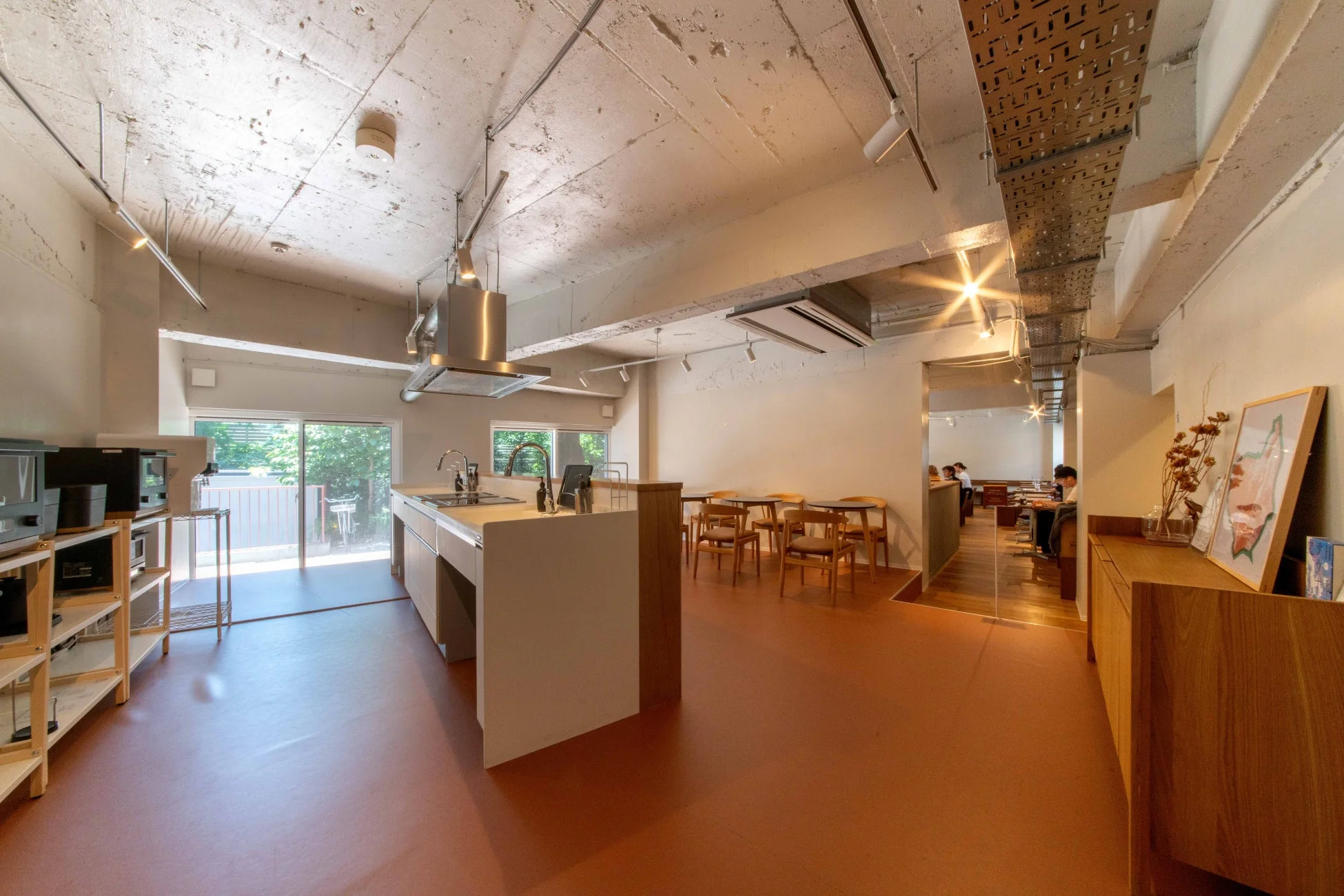 カフェ兼ワークスペースの内部