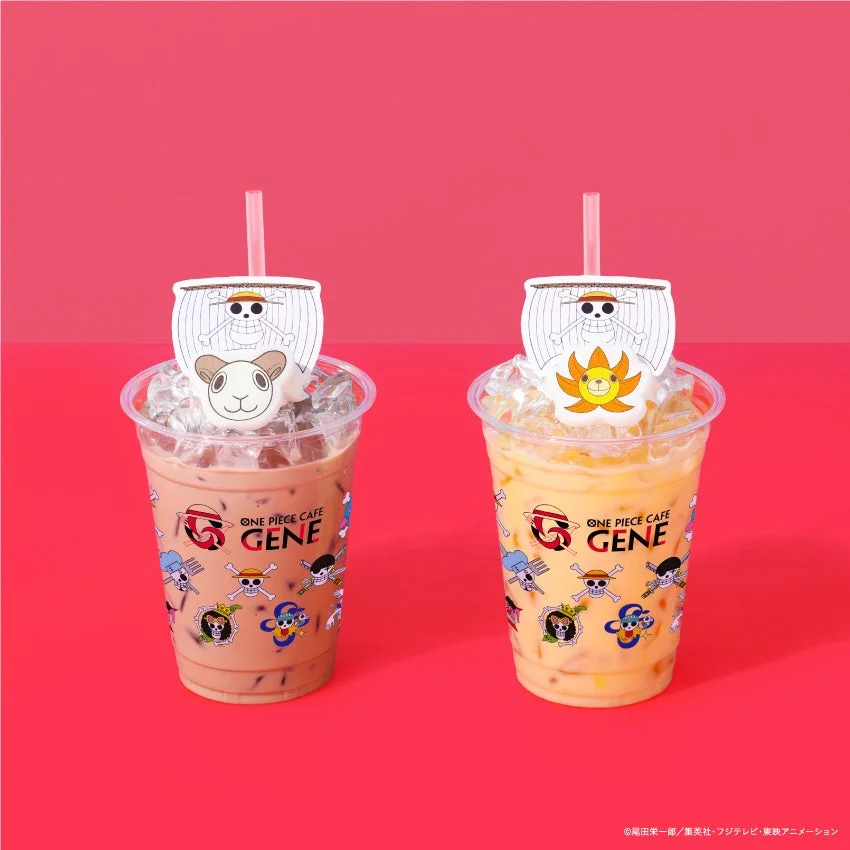 「ONE PIECE CAFE GENE」のコラボドリンクが2種類写っています。ゴーイングメリー号とサウザンドサニー号がモチーフで、賑やかなデザインのカップに入った冷たい飲み物です。
