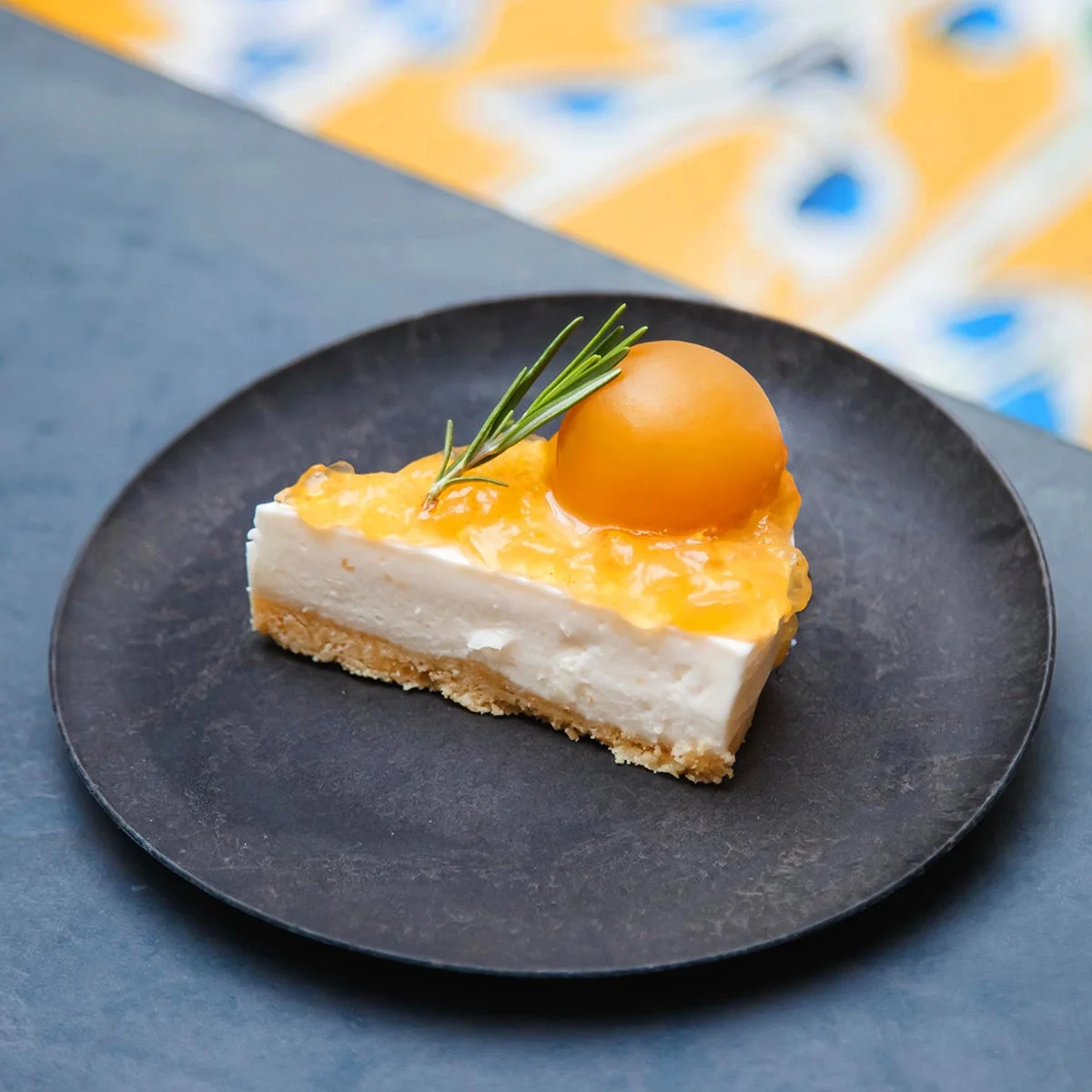 チーズケーキ,デザート,スイーツ,ケーキ,オレンジ,ローズマリー,プレート,食べ物,洋菓子,甘い,フルーツ,ゼリー